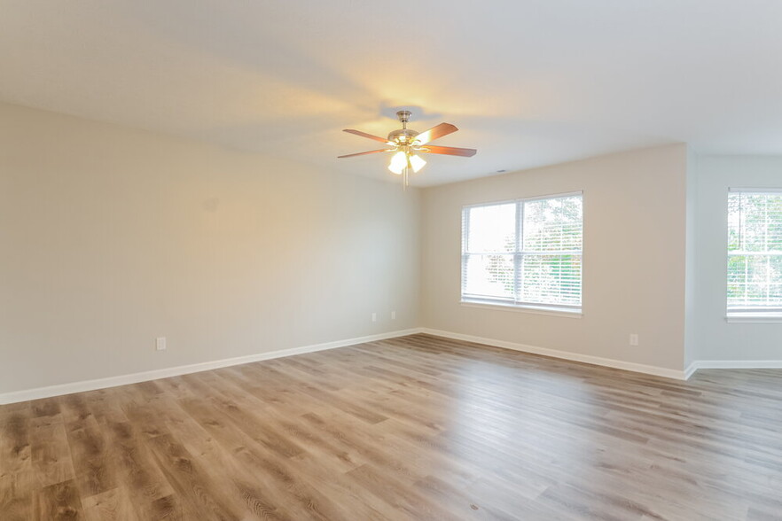 Building Photo - 914 Claiborne Ln