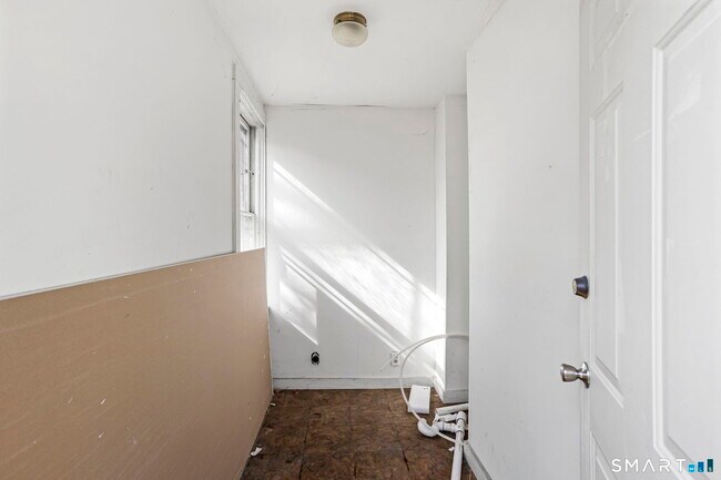 Building Photo - 63 Reynolds St