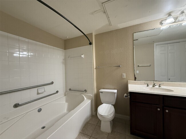 Building Photo - 7575 Kirby Dr