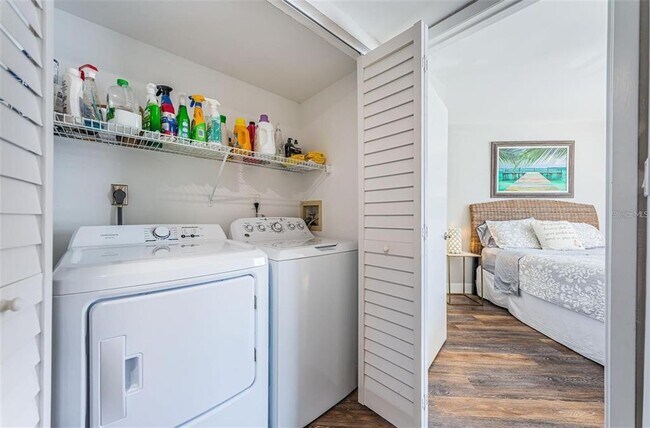 Building Photo - 6141 Bahia Del Mar Blvd S