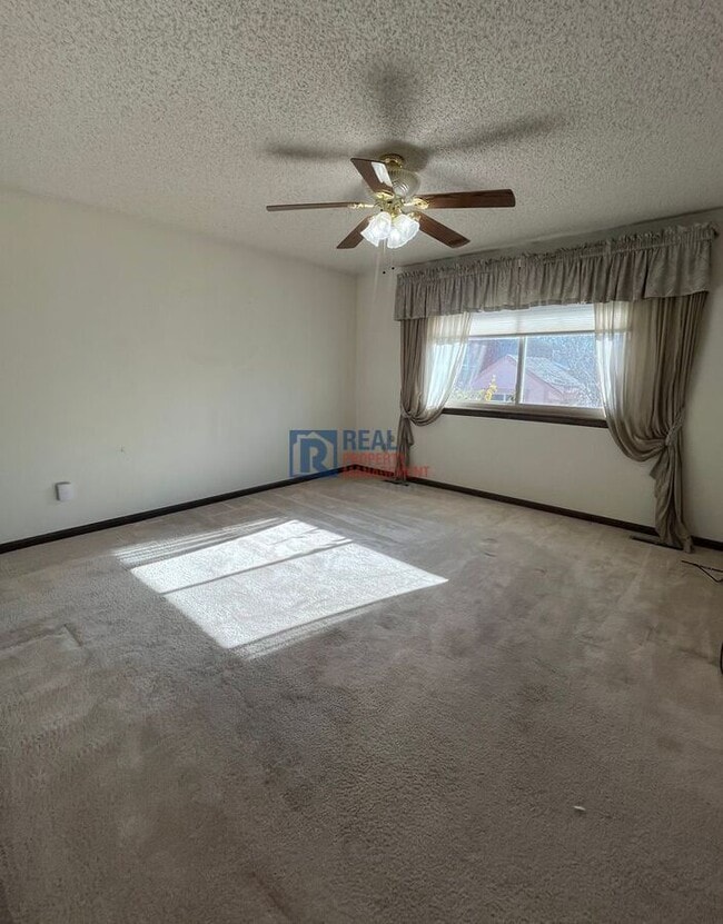 Building Photo - 1605 Flemming Dr