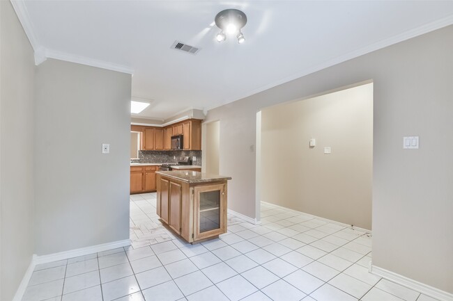 Building Photo - 20 Tulip Hill Ct