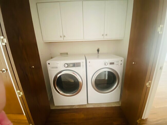 In unit laundry - 407 Blondeau St