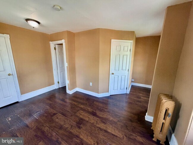 Building Photo - 400 W 3rd St