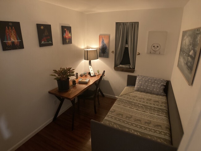 Building Photo - 301 4th St