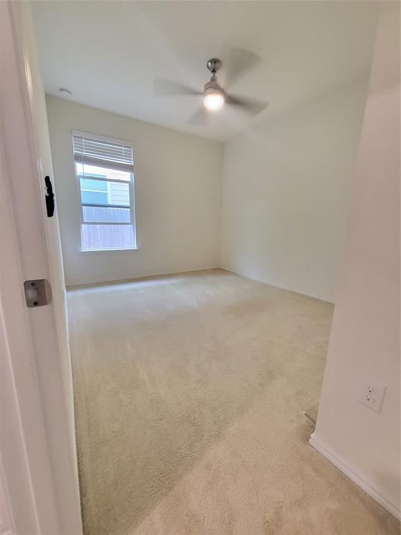 Building Photo - 817 Solitude Dr