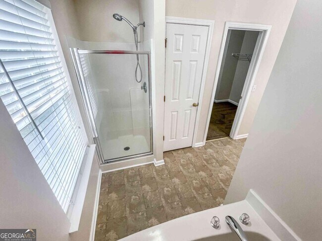 Building Photo - 6205 Tree Ridge Dr N W