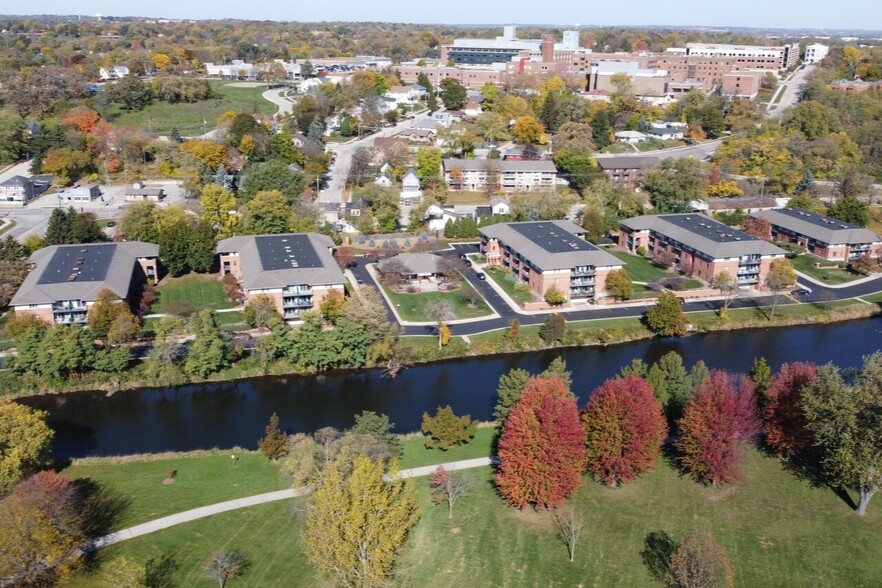 Primary Photo - Riverwalk Apartments