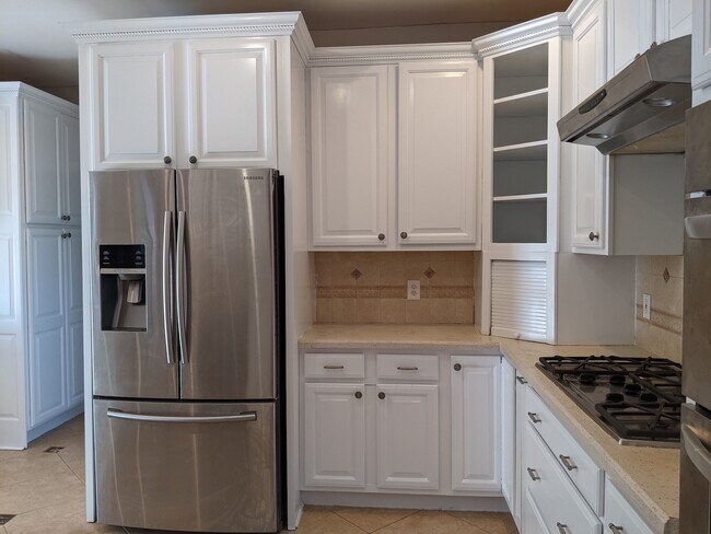 Building Photo - 2414 Manal Way