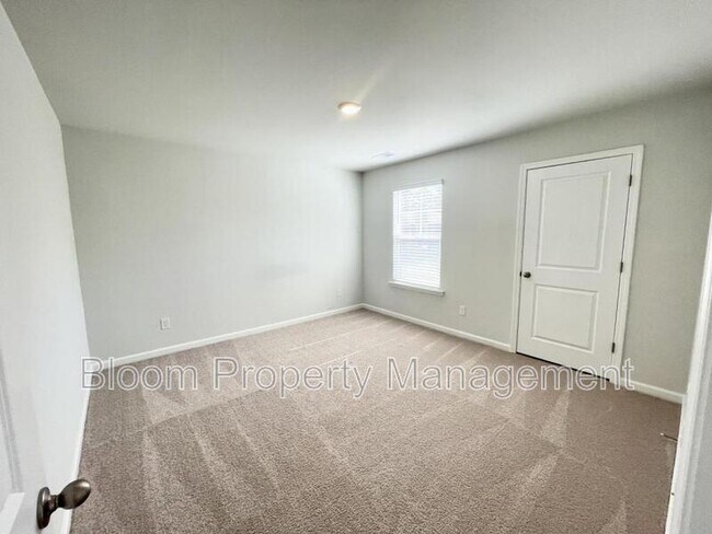 Building Photo - 216 North Light Way