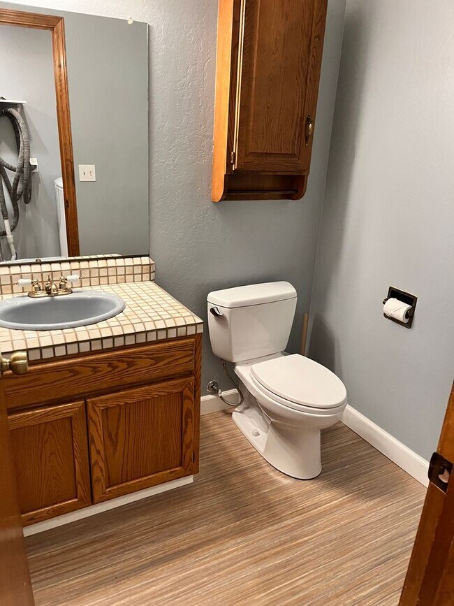Building Photo - 6 Acres; 3 bedroom 2.5 bath plus bonus roo...