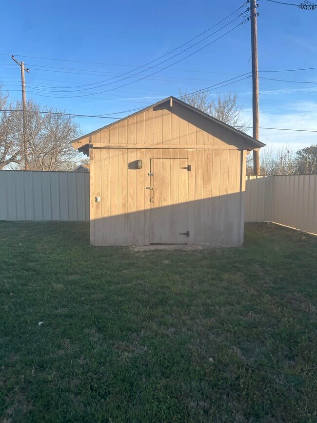 Building Photo - 1622 Longview St