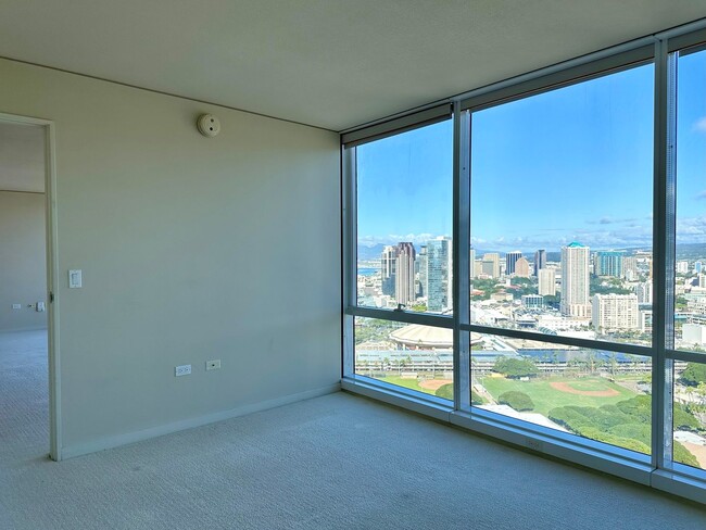 Building Photo - Moana Pacific West Tower 1BR/1BA/1PK