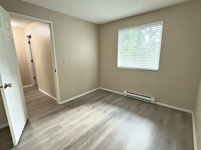 Building Photo - 3610 S Kelly Ave