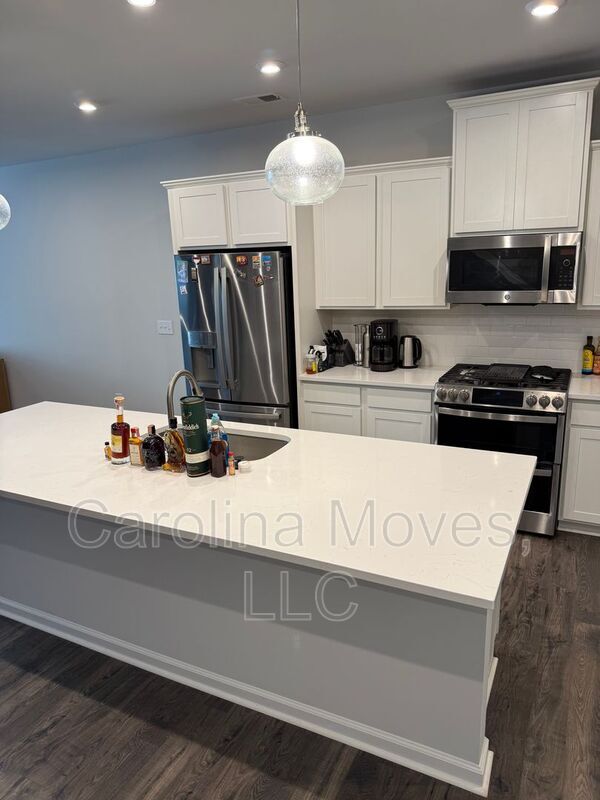 Building Photo - 717 Isleworth Ln