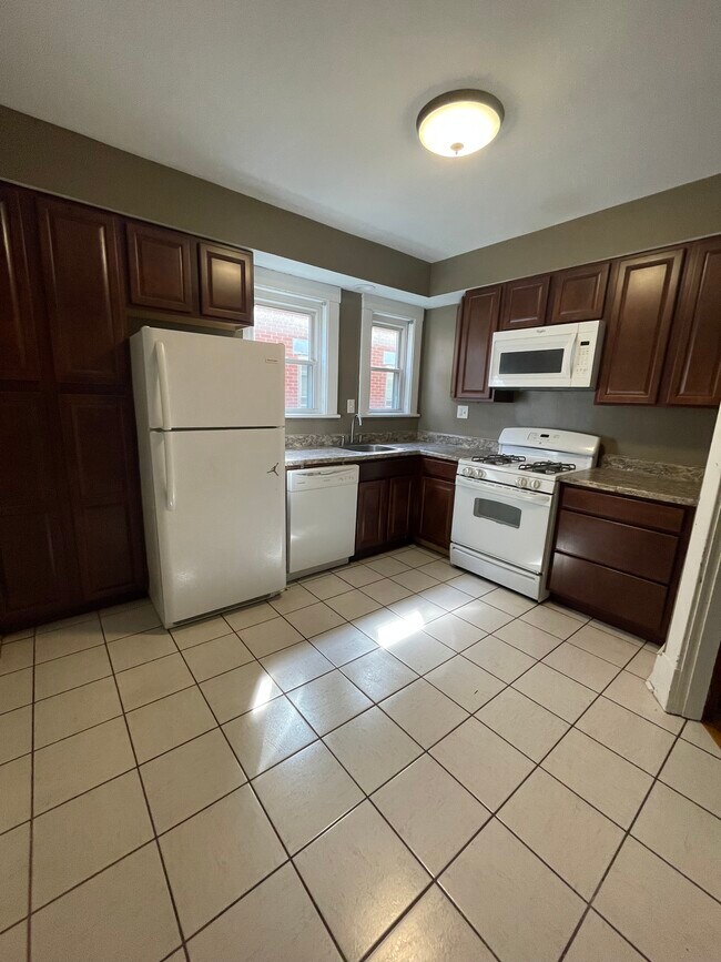 Building Photo - Mattern