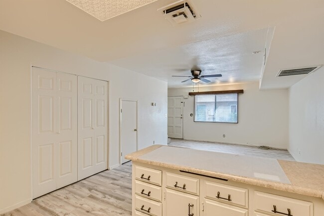 Building Photo - 5957 Vegas Dr