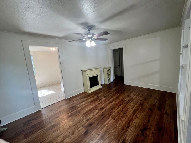 Building Photo - 503 Southdown Pl