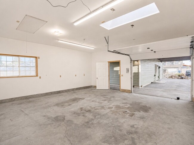 Building Photo - 226 Sparks Dr