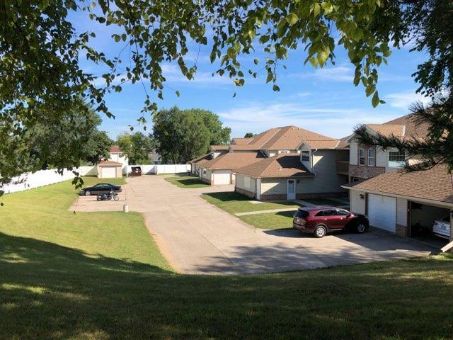 Back courtyards with extra parking - 220 Cardinal Dr