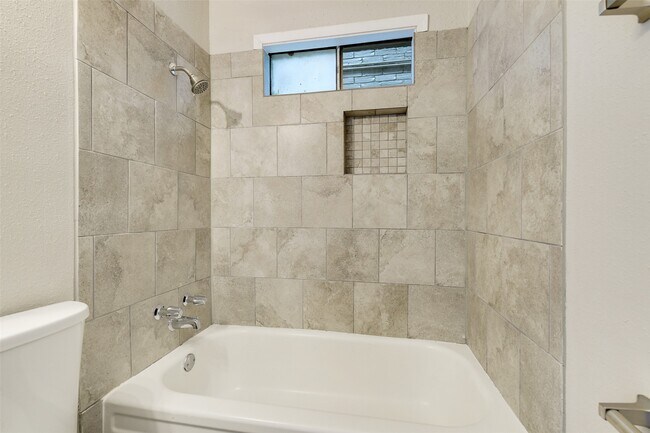 Building Photo - 1514 Broadmoor Dr