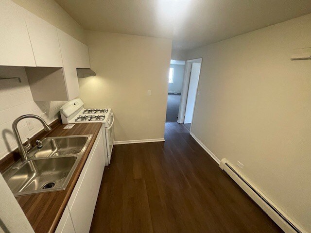 Building Photo - 3901 W 124th St