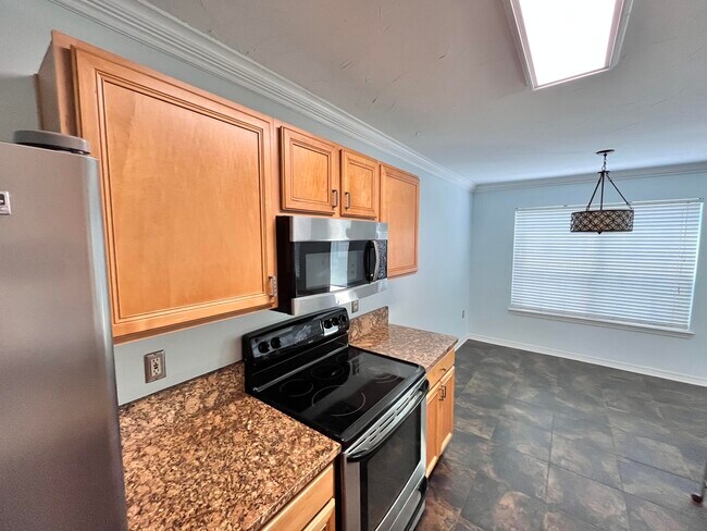 Building Photo - 221 Twin Lakes Ln