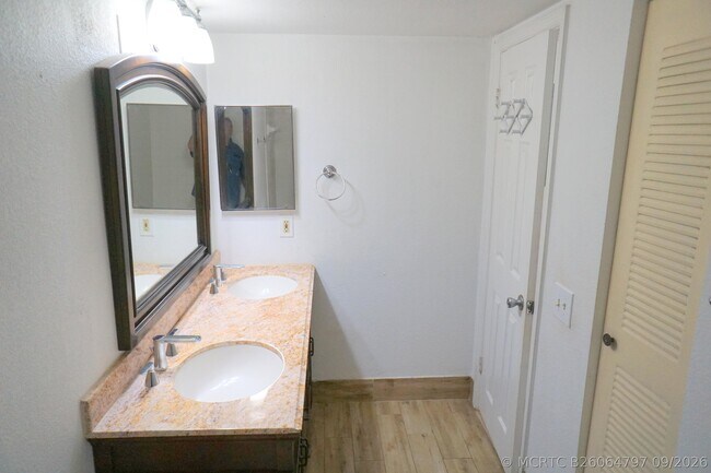 Building Photo - 12620 Vista Isles Dr