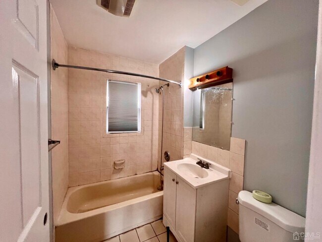 Building Photo - 52 Marconi Ave