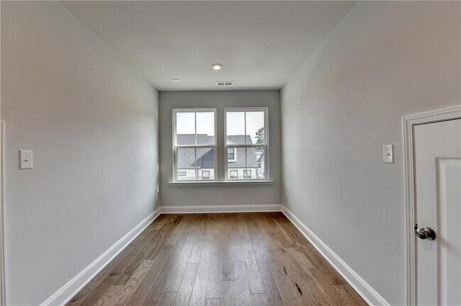 Building Photo - 400 Renwood Trl
