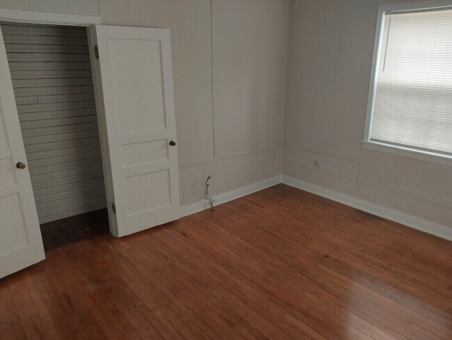 Building Photo - 1303 S Summit St