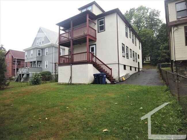 Building Photo - 185 Lake St