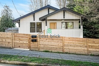 Building Photo - BEAUTIFUL FULLY RENOVATED 2 BED 1 BATH FOR RENT – PRIME WEST SEATTLE LOCATION