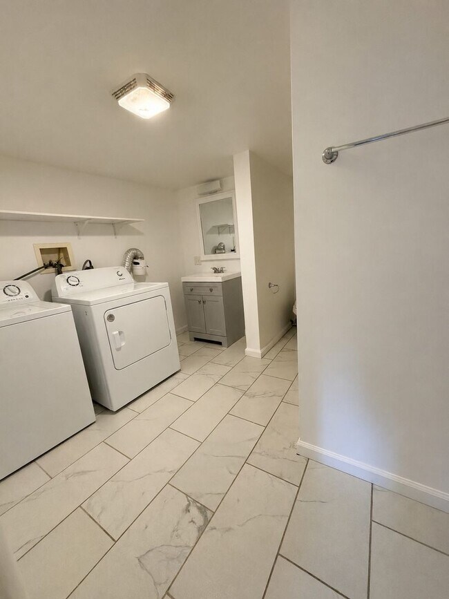 Building Photo - 4415 Garwood Way