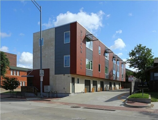 Building Photo - 408 College Main St