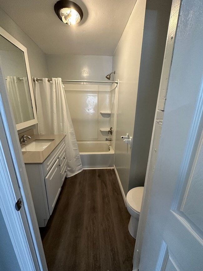 Building Photo - BEAUTIFUL 2 BEDROOM 1 BATH NEWLY REMODELED-- PRIME LOCATION!!!