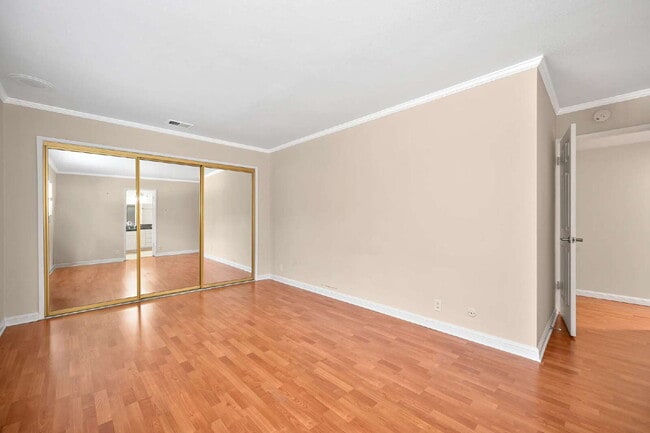 Building Photo - Fabulous condominium home on 6th Fairway of El Macero Country Club.