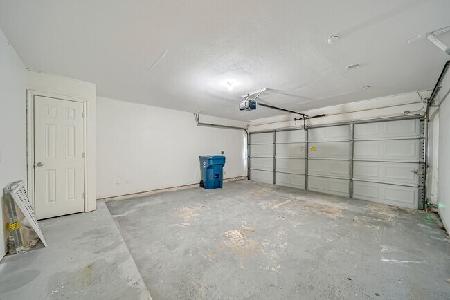 Building Photo - 18439 Sunrise Oaks Ct
