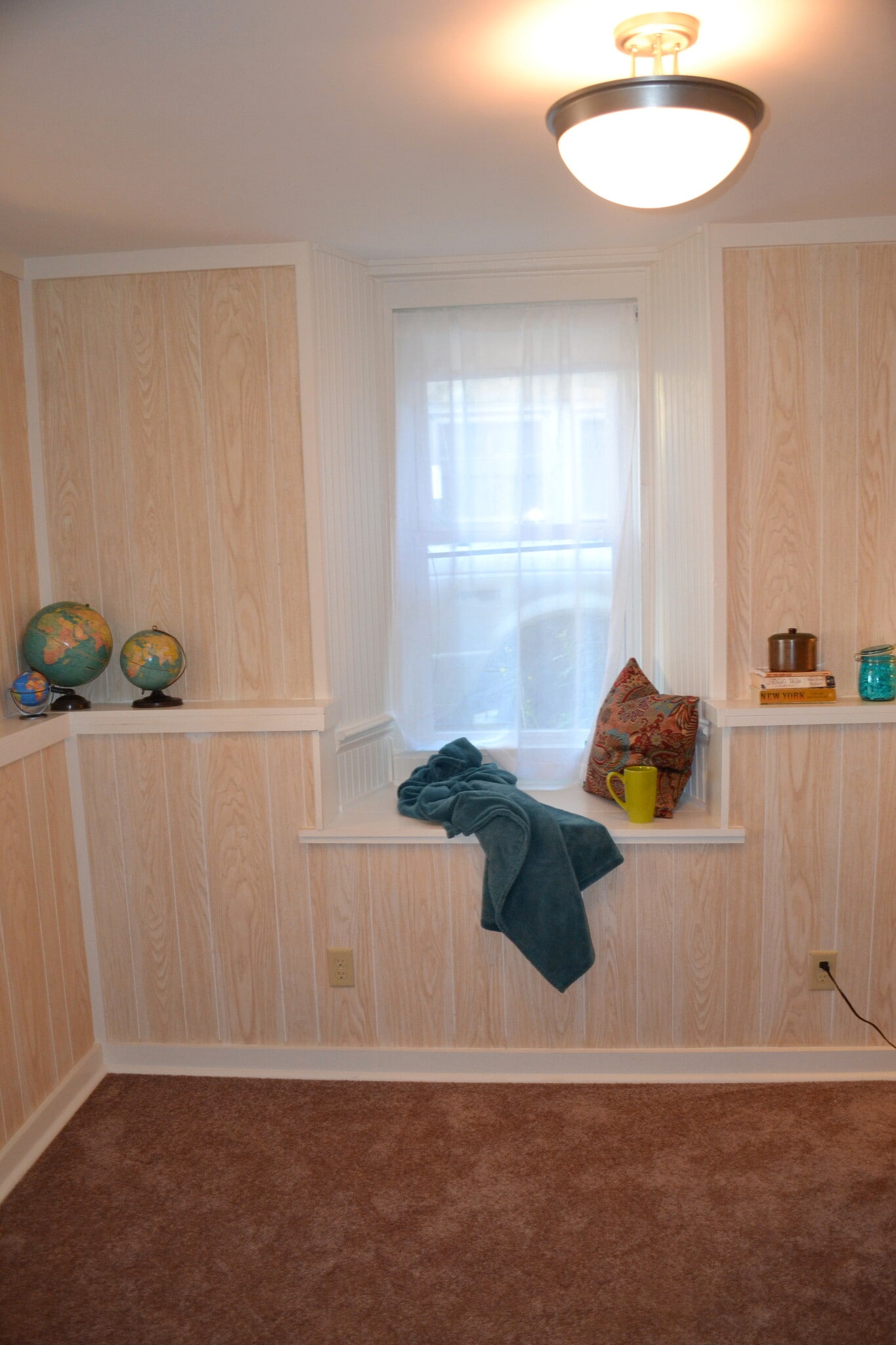 small ledges run around two living room walls - 222 W Case St