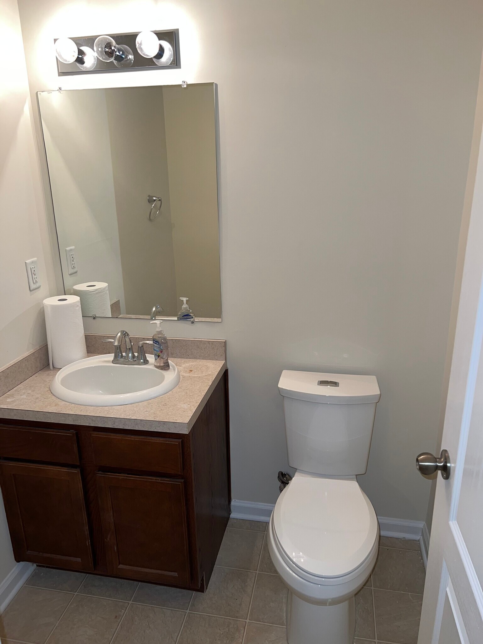 Building Photo - 5 Lookout Dr