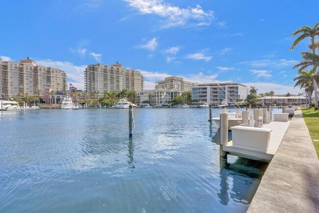 Building Photo - 2760 Yacht Club Blvd