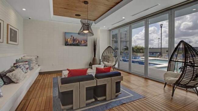 Building Photo - 719 8th Ave S