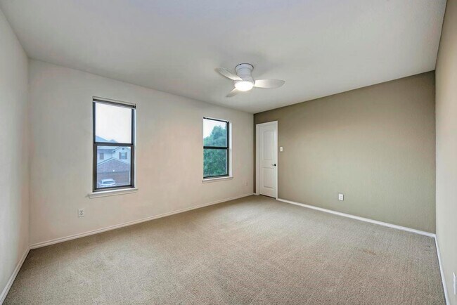 Building Photo - 2119 Howell Mountain Dr