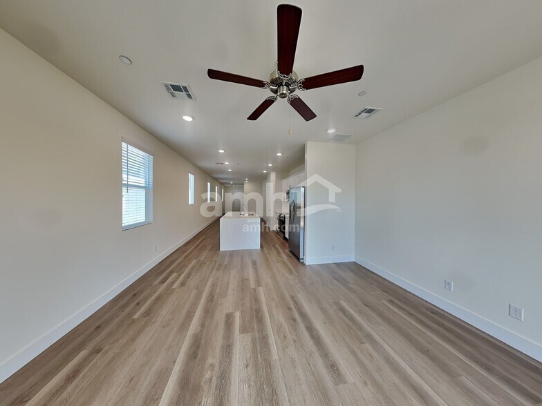Building Photo - 493 Silverbell Fls Pl