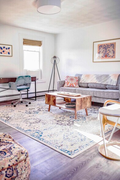 Building Photo - 136 Main St