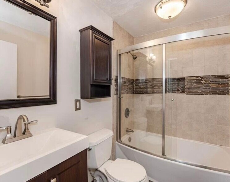 Building Photo - 5 Kenmar Dr