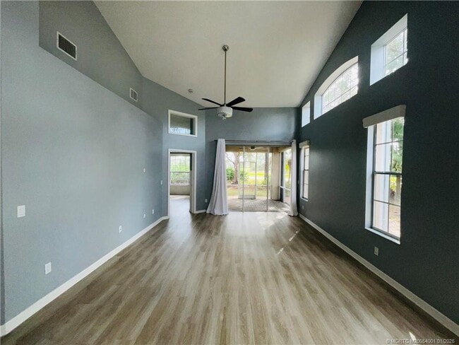 Building Photo - 1581 SW Harbour Isles Cir