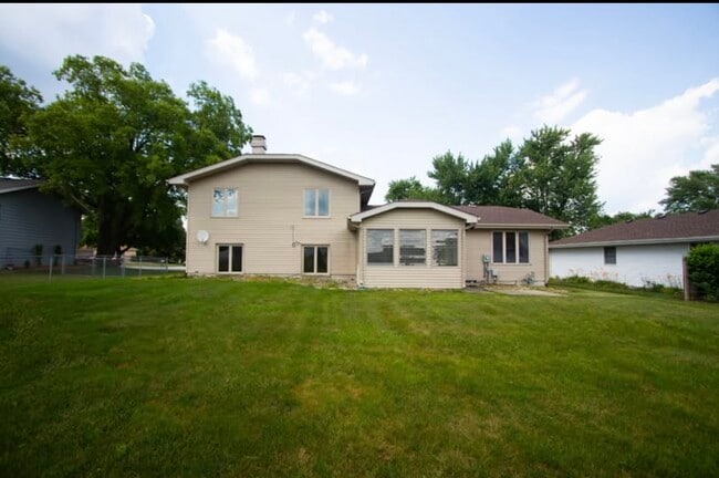 Building Photo - 1115 Sioux Dr