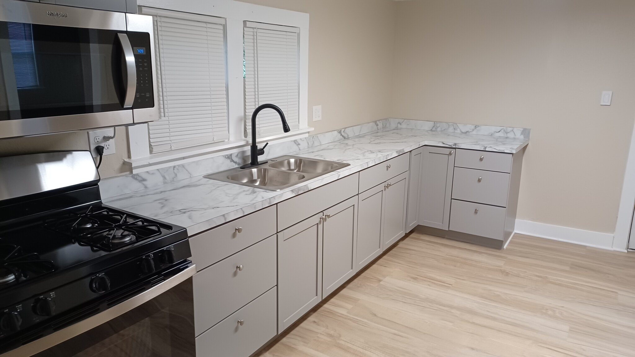 Kitchen - 116 Railroad Ave