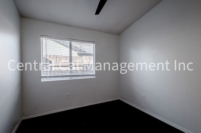 Building Photo - 4 Bedroom/2 Bath Home in Desired Riverlakes Community - $2495 per month!